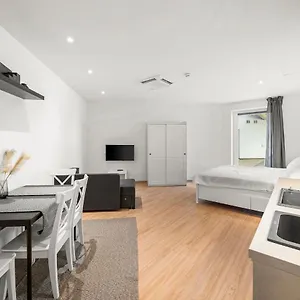 Vibestudio 405 - Central - Ac - Near Parking Appartamento